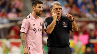 Lionel Messi y Gerardo Martino serán los anfitriones del equipo de Mauricio Larriera.