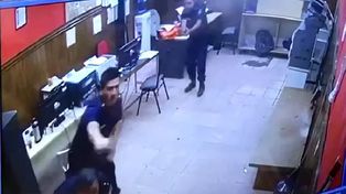 Una banda irrumpió a los tiros en una comisaría 