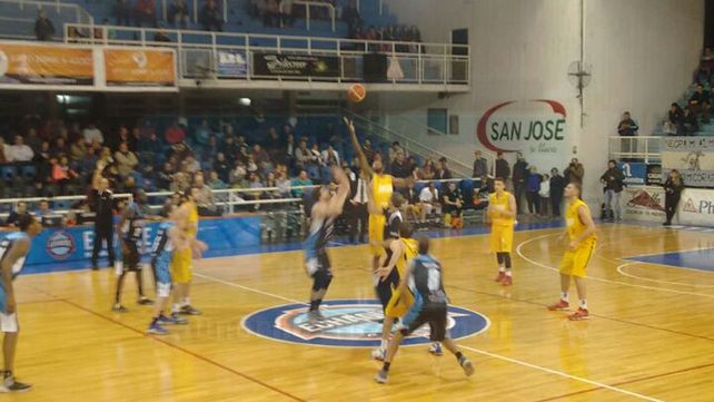 El Negro volvió con todo a la élite del básquet