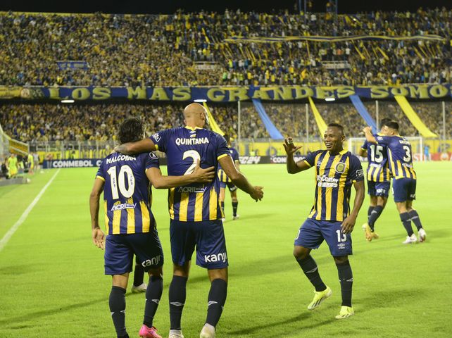 Y una vez volvió a jugar Copa con hinchas. Fue con Peñarol, el partido de los incidentes que provocaron la sanción de Conmebol.