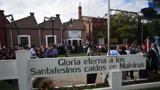 Símbolo.Malvinas: 649 soldados argentinos perdieron sus vidas en Malvinas. 326 en las islas y 323 por el hundimiento del Crucero General Belgrano.&nbsp;