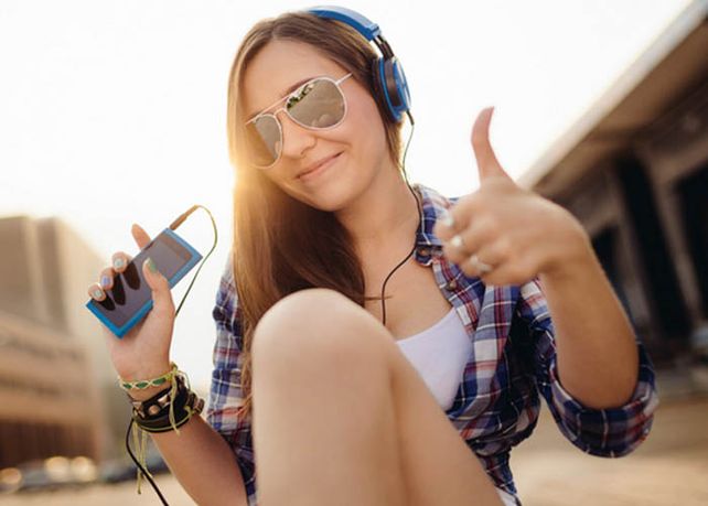 Hay muchas canciones que provocan sonrisas y alegría en las personas.
