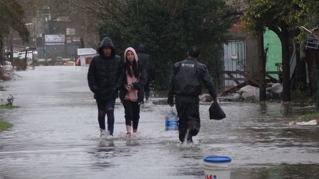 Videos y fotos que dan cuenta de la gravedad de las inundaciones en La Plata