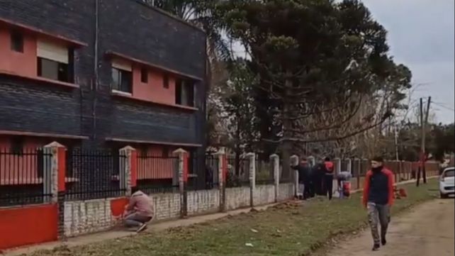 Hinchas de Newells trabajaron el fin de semana desmalezando y pintando el predio.