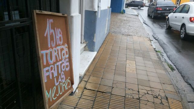 En Paraná aparecen carteles tentadores por todos. 