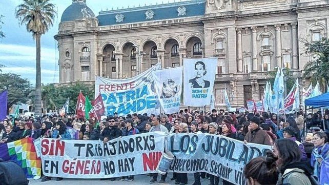 Una nueva marcha de Ni Una Menos tuvo lugar este lunes en Santa Fe. 