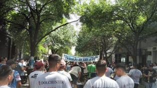 La protesta de los supuestos trabajadores de For Men S.A. en la ciudad de Santa Fe