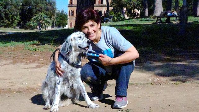 Le dieron licencia paga en el trabajo para cuidar a su perro enfermo