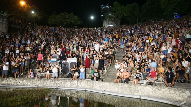 Música en el Anfiteatro de paraná. Sobre el escenario pasaron Tierra Nativa