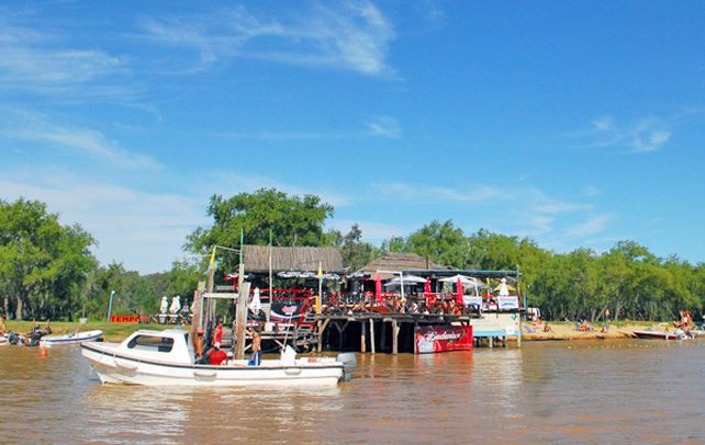 Rosario: Un grupo de amigos fue asaltado en la isla y les robaron hasta el asado