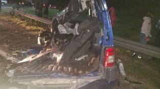 Una familia se mató al chocar en la autopista a Córdoba