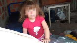 Rescataron a una niña de que estaba sola en una vivienda