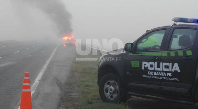 Auto incendio ruta