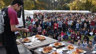 Murió atragantado en un concurso de comer medialunas