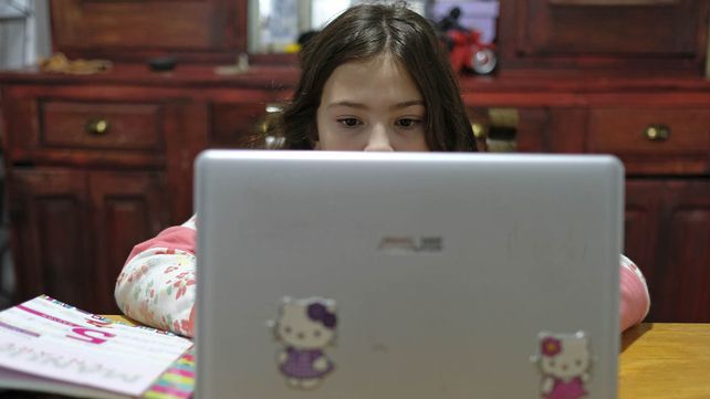 Rocha invita a profundizar el diálogo entre familias y escuelas para contemplar excepciones en la virtualidad.