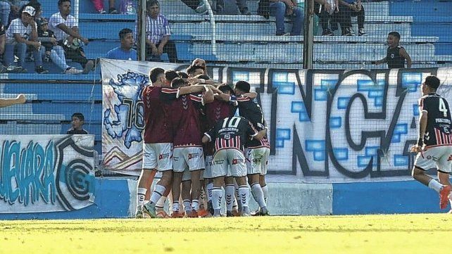 Chacarita dio cuenta de Gimnasia de Jujuy como visitante y quedó muy cerca de zona de reducido.