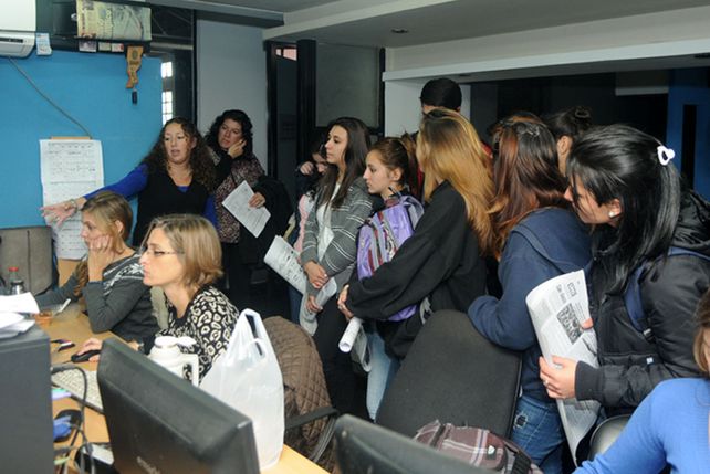 Los alumnos del Almirante durante la visita al UNO.