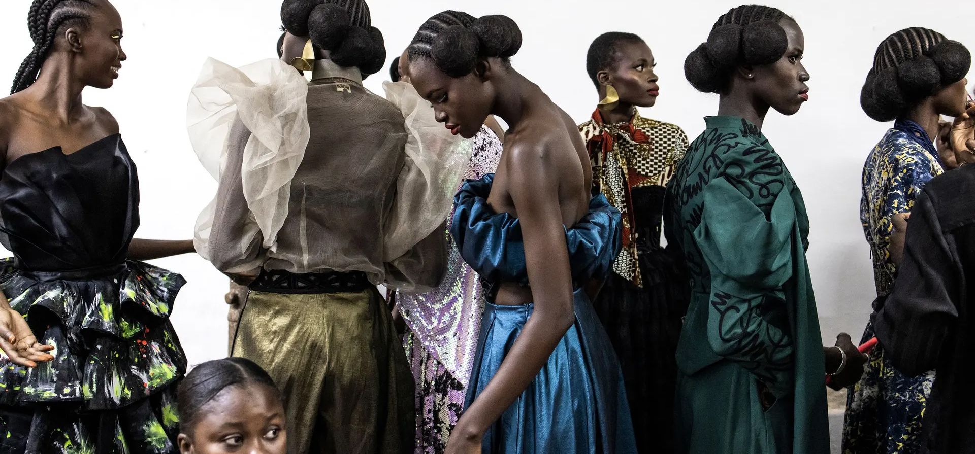 Dakar, Senegal. Las modelos se preparan para la semana de la moda de la ciudad Fotografía: John Wessels/AFP/Getty Images