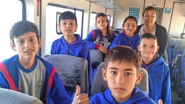 Alumnos de la escuela Del Resero viajaron por primera vez en tren