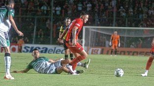 Tomás Sandoval se va de Colón y jugará en Atlético Grau de Perú.
