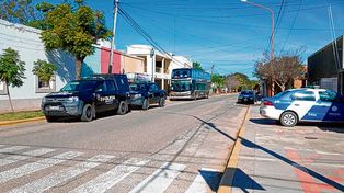 Detienen colectivo de trabajadores golondrina con permisos falsos
