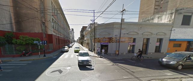 Asaltaron y golpearon a un comerciante en el macrocentro santafesino