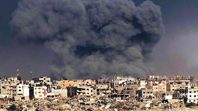 Pese a la alarma internacional Israel desoye la tregua e intensifica su ofensiva en Gaza. Los bombardeos mataron a otras 40 personas y tomaron un hospital