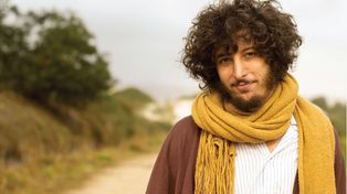 Un show interactivo que invita al público a tocar y cantar junto al artista