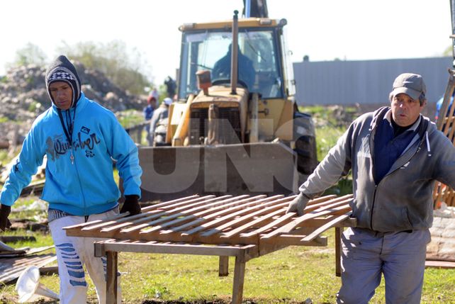 Comenzó el desalojo de la ocupación de los terrenos en Bº Los Hornos