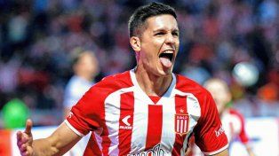 Estudiantes ganó y Carrillo convirtió un doblete.