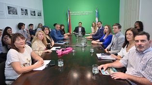 En paritaria se propuso suma fija no remunerativa, no bonificable de $50.000 a activos y de $25.000 a jubilados de octubre a diciembre. ATE y UPCN no aceptaron