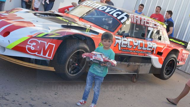 De todas las edades. Los seguidores fueron de todas la edades que se acercaron para alentar y ver su campeón.&nbsp;