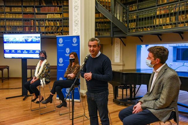 Javkin presentó en la Biblioteca Argentina el nuevo portal municipal de datos.