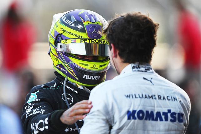 Lewis Hamilton felicita a Franco Colapinto.