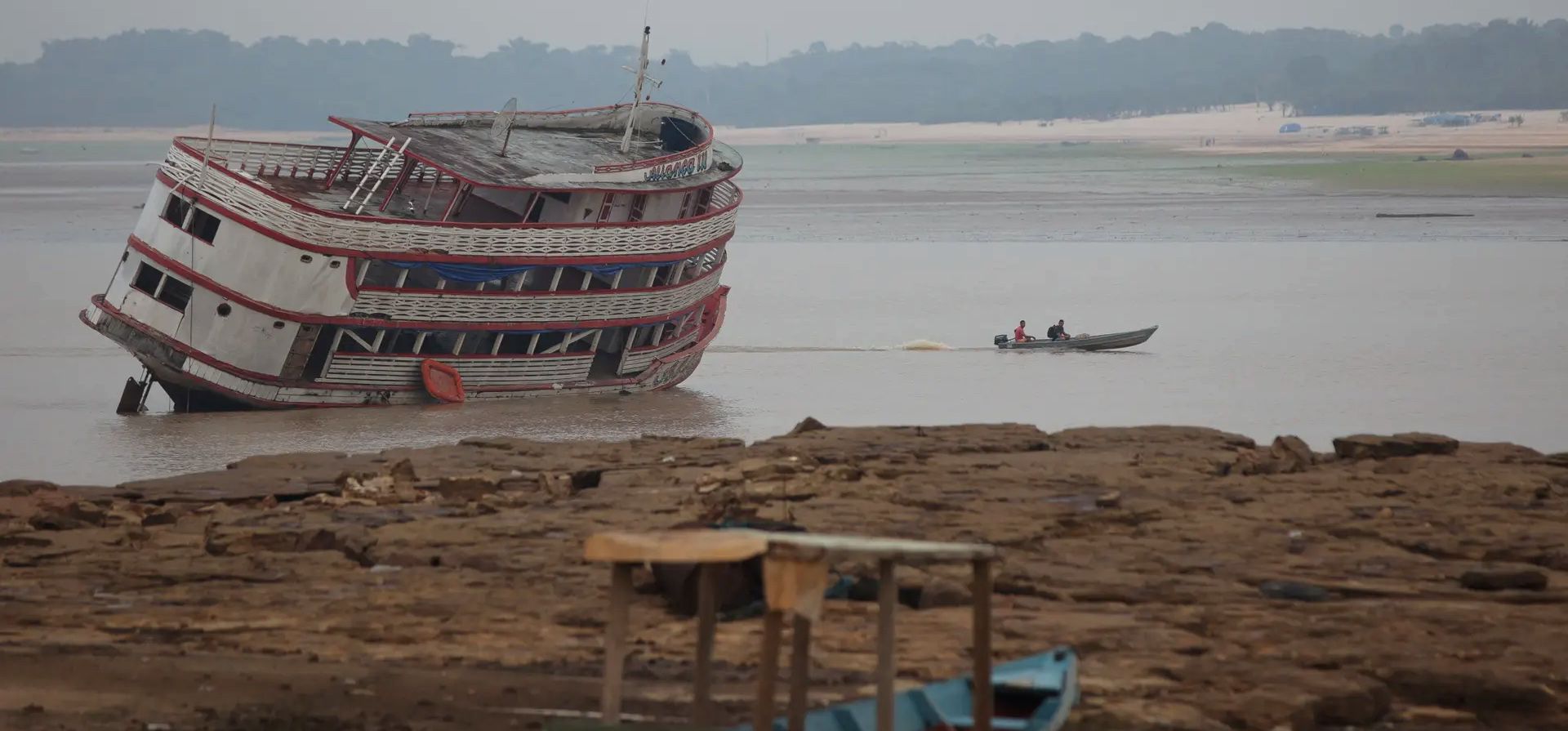 Manaos, Brasil. Los barcos están varados en David Manaos, Brasil. Los barcos están varados en David