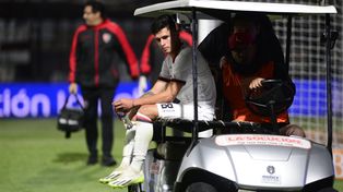 Aguirre sintió la molestia y pidió salir antes del silbatazo final.