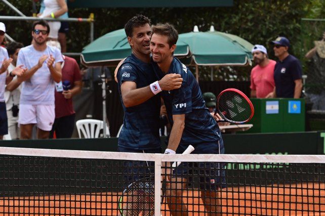 Argentina venció en dobles y puso 2-1 la serie de Copa Davis ante Kazajistán