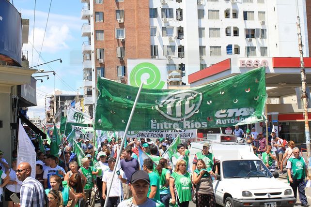 ATE y la Multisectorial marcharon y pidieron frenar el brutal ajuste de Macri