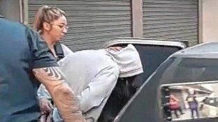 En el marco de los allanamientos a integrantes de una célula de Los Monos, detuvieron a una mujer en un edificio ubicado en San Luis entre Maipú y Laprida, en Rosario.&nbsp;