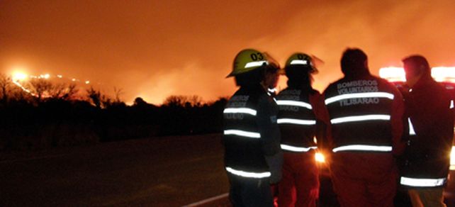 Contin&uacute;a el fuego en San Luis y otras 20 personas debieron ser evacuadas