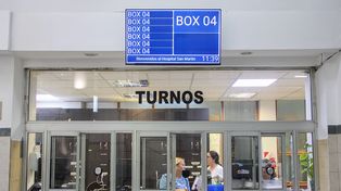 El Gobierno ordenó que los extranjeros no residentes deben pagar por su atención en los hospitales