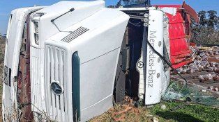 Choque entre camiones en Ruta 11: los conductores resultaron ilesos.