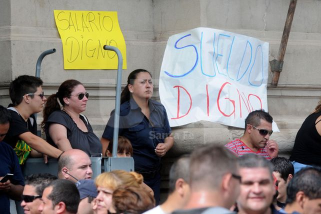 Continúa la reunión entre el Gobierno provincial y los representantes de la Policía para tratar de destrabar el conflicto