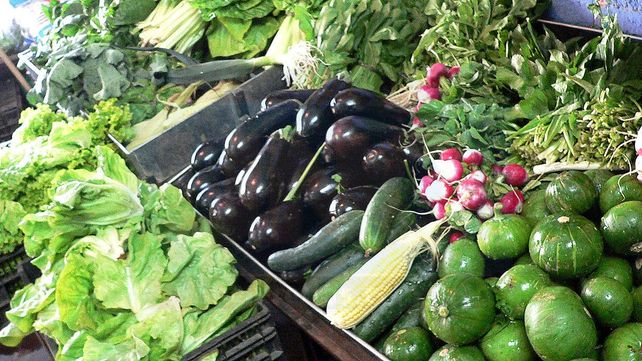 Bajaron precios de frutas y verduras por caída de la demanda
