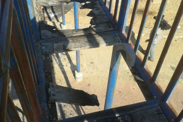 Es grave el estado una nena de cinco años que se cayó de un juego en una plaza