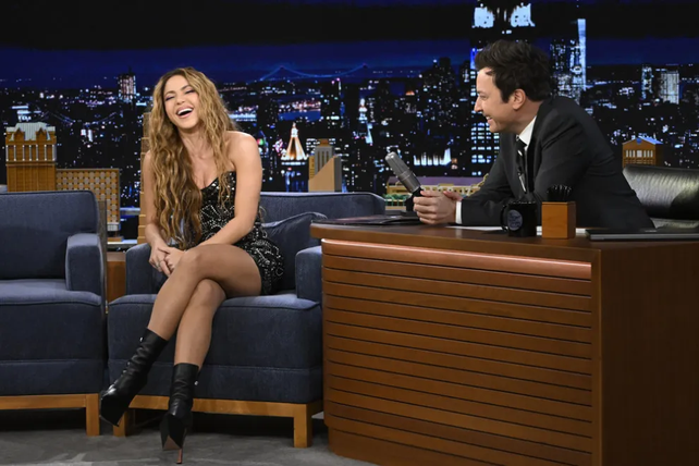 Shakira presentó su nuevo disco en The Tonight Show