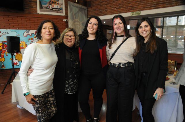 Alejandra Vega, Marisa Saccone, Analia Galarza, Agustina Marenghini y Lucía Farray