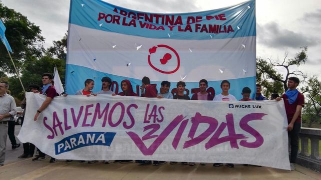 A tres días del debate en Diputados por la Ley del Aborto legal, Paraná marchó por las dos vidas