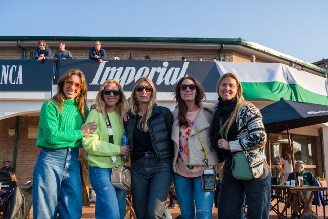 Agustina Di Bernardo, Florencia Lagos, Jorgelina Vallejos, Juli Brown y Iuiu Lagos 