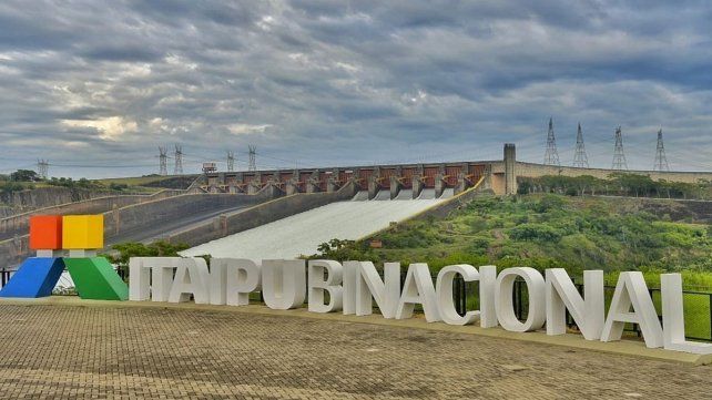 La represa Itaipú abrió sus compuertas y esperan que mejore el caudal del Paraná